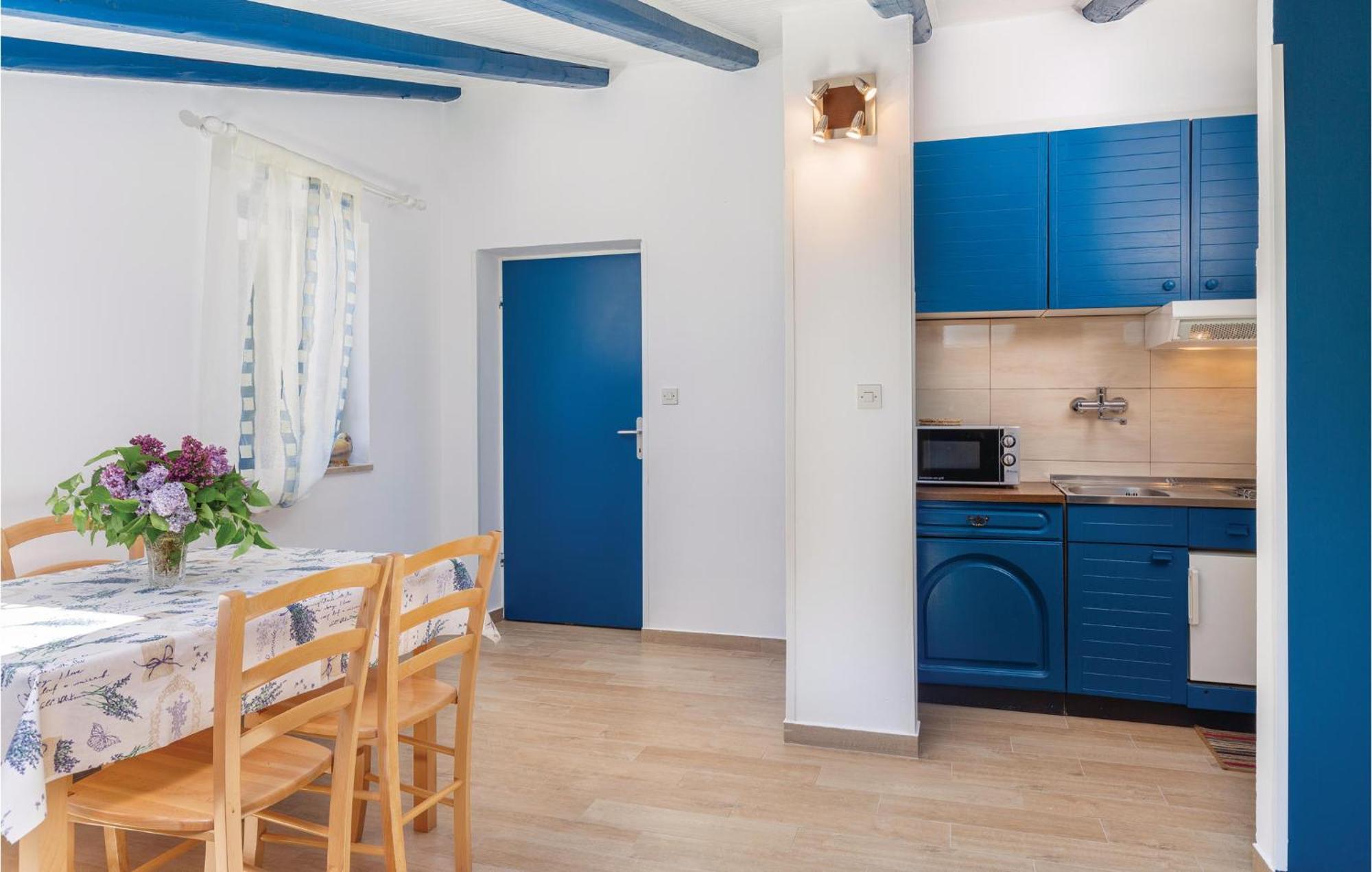Cozy Apartment In Tar With House Sea View Tar-Vabriga Exterior foto